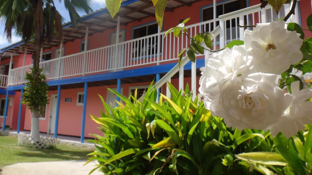Hotel Posada Del Mar Fresh Water Bay Екстериор снимка